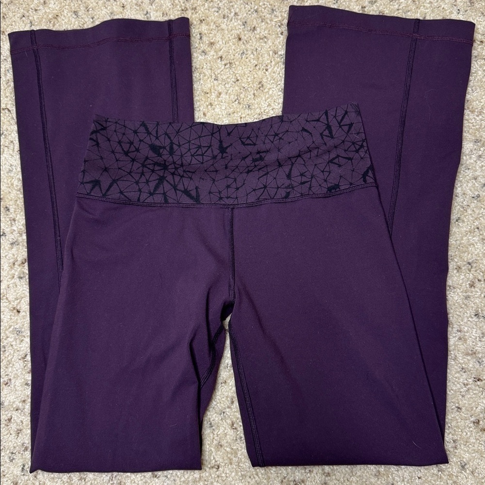 Lululemon Purple Geometric Patterned flare Leggings size small no tag